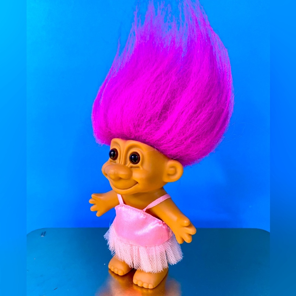 RUSS BERRIE VTG COLLECTIBLE TROLL DOLL PINK HAIR & ONE PIECE OUTFIT AMBLER EYES